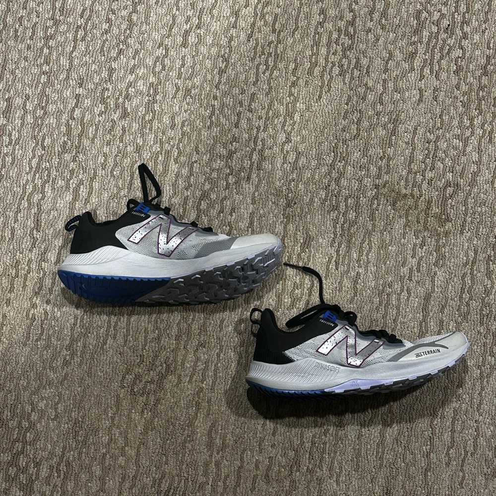 New Balance Black and White Sneakers Low-Top Athletic Design (237)